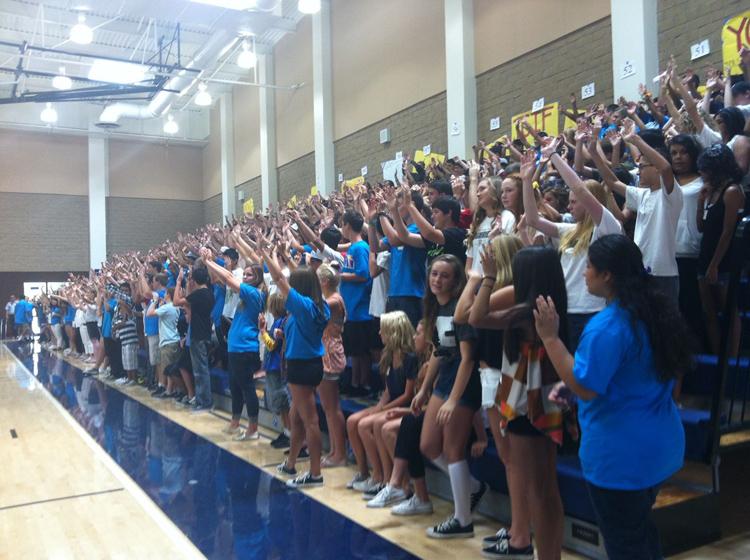 Link Crew Leads Freshmen into High School