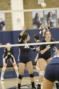 Girls’ Volleyball Defeats Laguna Beach High School