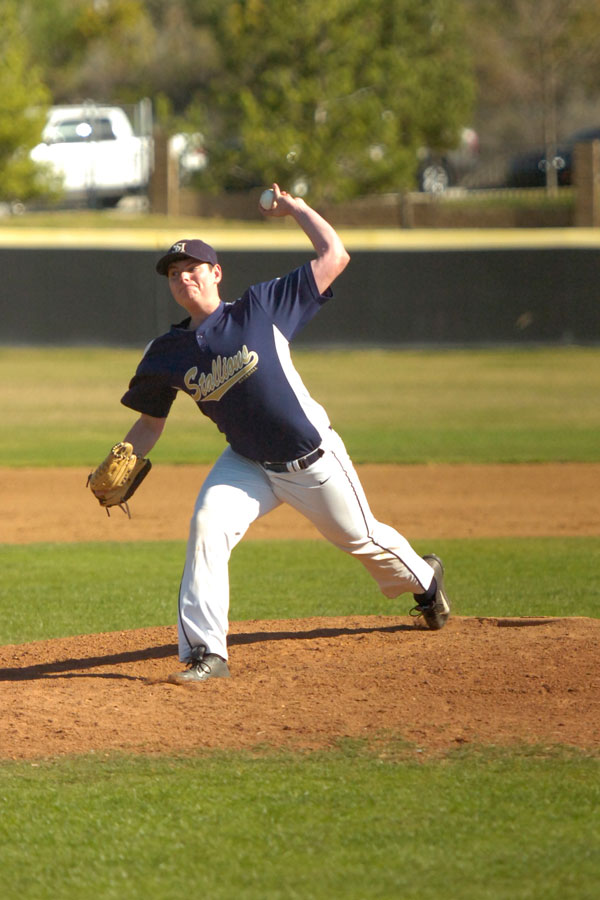 Maichael Carr(11) pitches a strike to a Tesoro player.