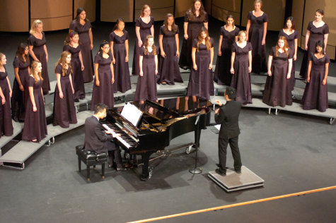 The introduction of the concert began with the choir girls singing a beautiful melody to engage the audience.