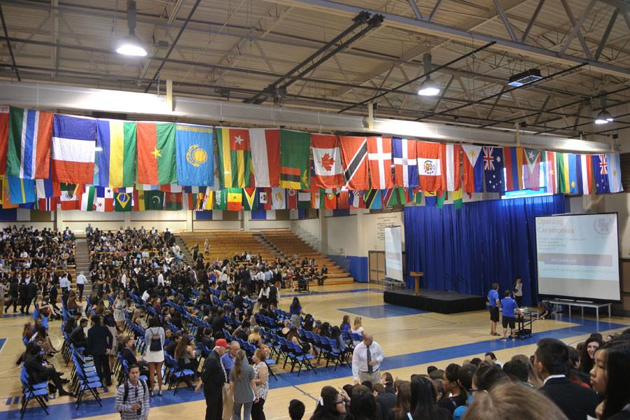 The San Juan Hills MUN class gathered early in the morning September 26 at Santa Margarita Catholic High School’s gym.  Hundreds of students from schools all across Orange County leaned in to listen to the instructions for the conference. Photo by Hannah Chon