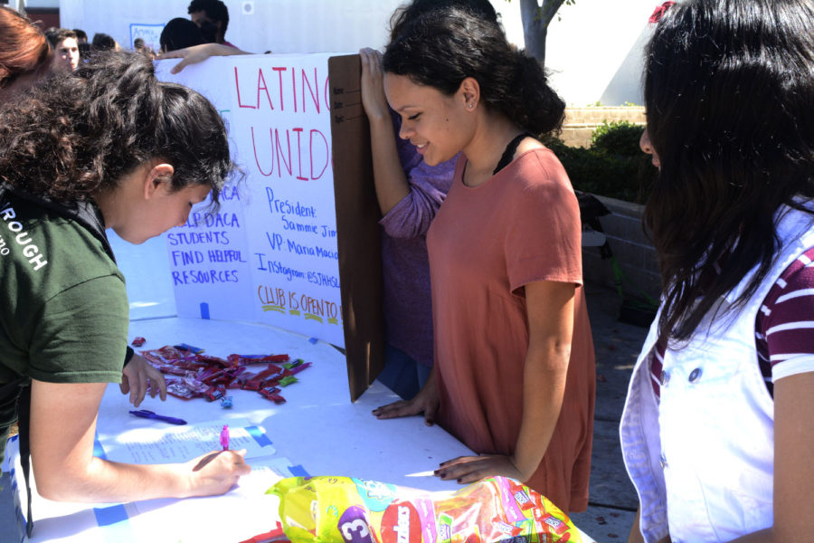 A student leaves their name and contact information the Latino Unid club.