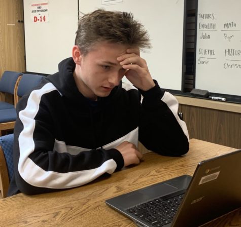 Ryan Marin (11) feels the stress and pressure of his academic life as he glances at his Schoolloop portal. While Schoolloop is helpful tool for students to keep their assignments organized, it can also cause anxiety due to the constant intellectual evaluations it gives students.
