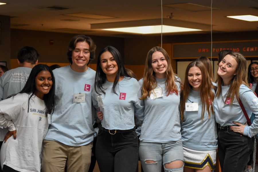 (Left to Right) Junior link crew leaders, Sri Ghosh, Garrett Gattis, Siena Chacon, Tamsin Sherwood, Jillian Tabone, and Sydney Howes pose together in the library during Stallion Showcase. Link crew leaders spent their time giving tours of the school to incoming freshmen.