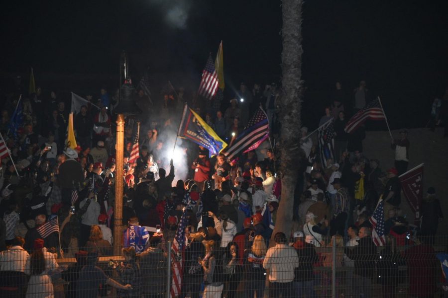 Thousands of protestors across the state of California attended “Curfew Breakers” rallies in response to the 10 pm curfew announced by Governor
Gavin Newsom. Protestors at this event near the San Clemente burned masks, signaling not only a frustration with public health regulations, but also a denial of the seriousness of the worsening pandemic.