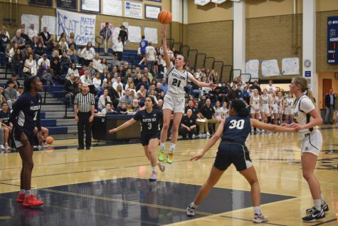 Sydney Peterson (11) goes up for a shot during the last 30 seconds of the first quarter of the game. Peterson scored 12 points in total for the Stallions.