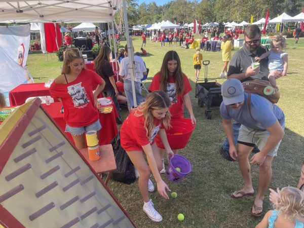 Students Kaitlyn Becerra (12), Reyhan Girgin (12) and Ellie McQuarrie (12) volunteer at the Mission Viejo Walk Against Drugs in October. The 35th annual walk began at 8 a.m. with a rally led by keynote speaker, singer-songwriter Karly Moreno at Mission Viejo High School.