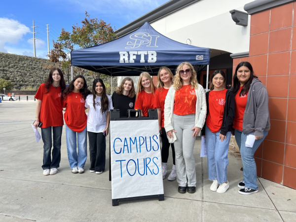 Link Leaders pose for a photo in front of the “Campus Tours” sign at the Stallion Showcase on February 3rd. Link Crew volunteers gave tours of the campus to incoming freshmen for the 2024-2025 school year.