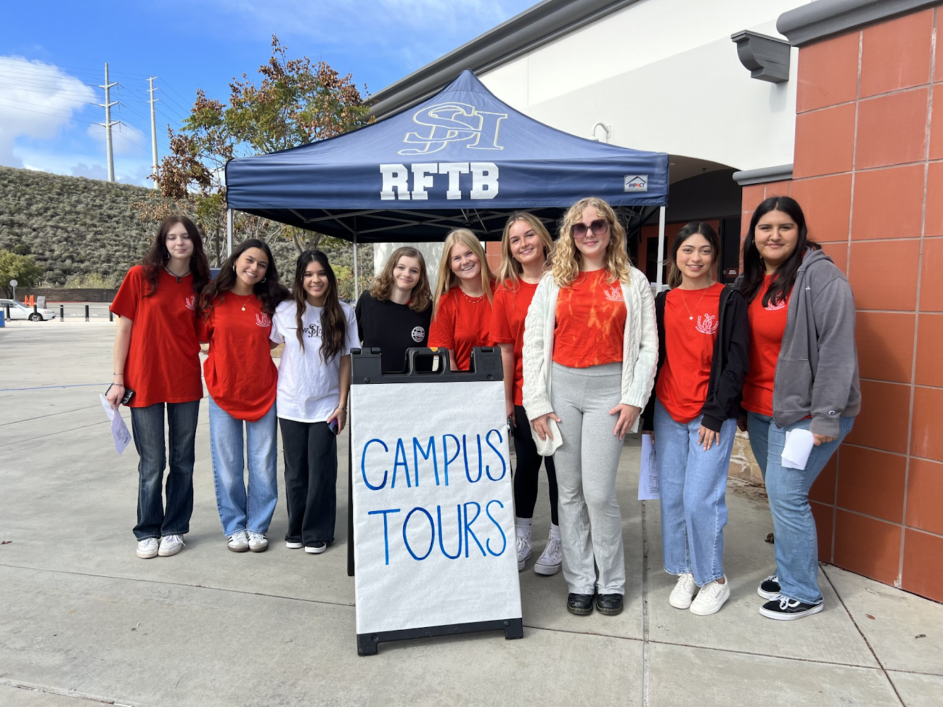 Link Leaders pose for a photo in front of the “Campus Tours” sign at the Stallion Showcase on February 3rd. Link Crew volunteers gave tours of the campus to incoming freshmen for the 2024-2025 school year.
