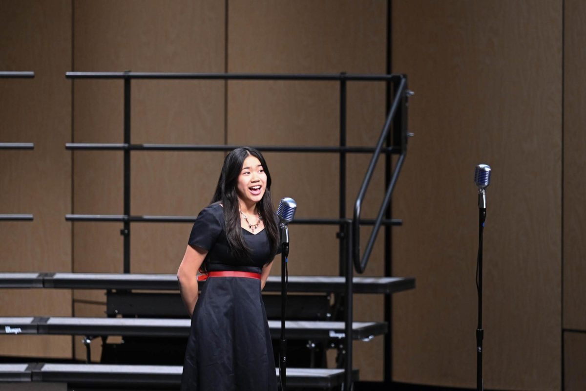 Sophomore Madyson Macabale debuted as a soloist at the SJHHS Christmas choir concert with “The Christmas Song (Chesnuts Roasting on an Open Fire).” Her stage presence and strong vocals are sure to bring her far.