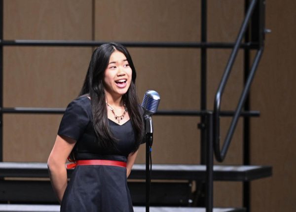 Sophomore Madyson Macabale debuted as a soloist at the SJHHS Christmas choir concert with “The Christmas Song (Chesnuts Roasting on an Open Fire).” Her stage presence and strong vocals are sure to bring her far.