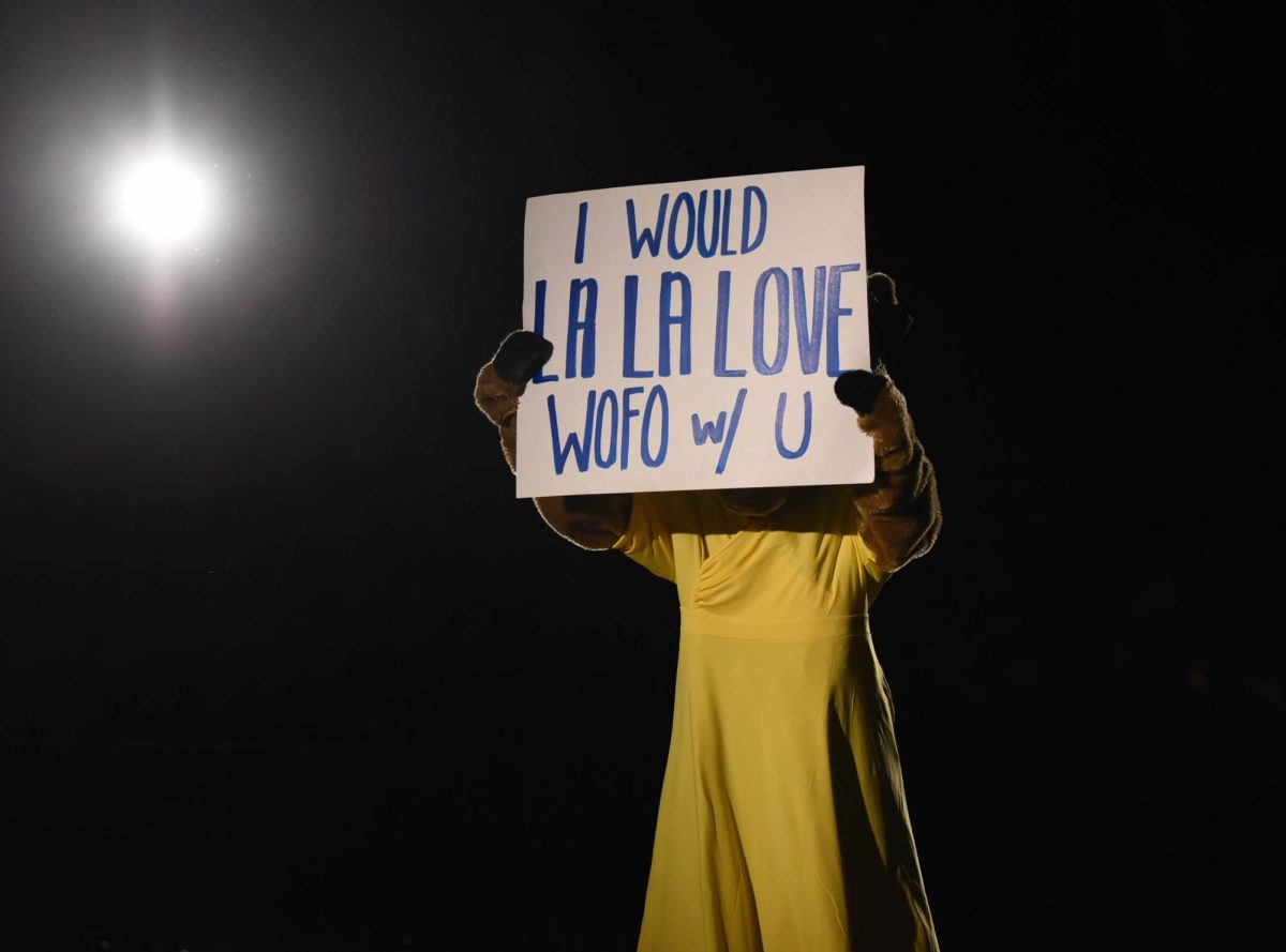 In the spirit of winter formal, SJHHS mascot Stella the Stallion invited Stanley to the dance with an adorable sign reading “I would la la love WOFO with you.” The pair put on a wonderful display of the common tradition involving girls presenting WOFO proposals.