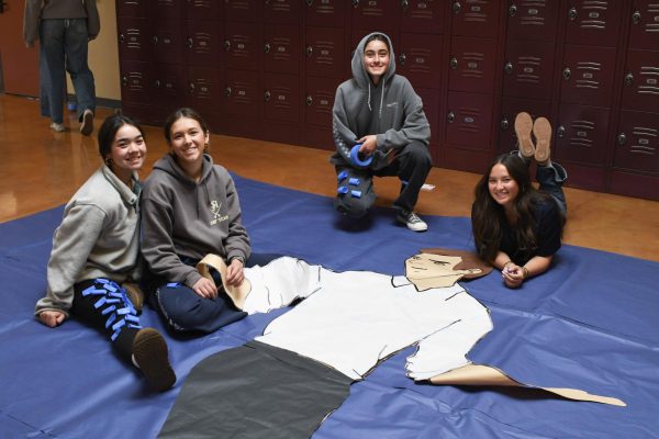 Crafting La La Land-themed posters, ASB members Lucia Mastrangelo (12), Lacy Duckwitz (11), Hope Khalili (10), and Lexi Lau (10) prepare for the Winter Formal Pep Rally. Through extensive work, both ASB and Dance Production aim to raise school spirit and enthusiasm for the upcoming dance. 