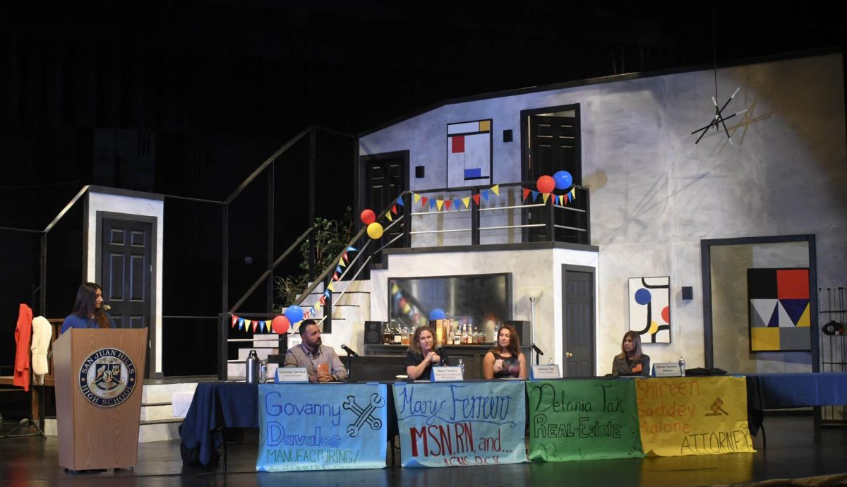 During 4th period tutorial on October 16th, guest speakers Govanny Davalos, Mary Ferreiro, Delania Tak, and Shireen Sachdev Malone answered questions about their career in the theater. They shared their experience as a manufacturing engineer, registered nurse, real estate agent, and attorney. Students listened and asked questions to learn more about different career opportunities. 
