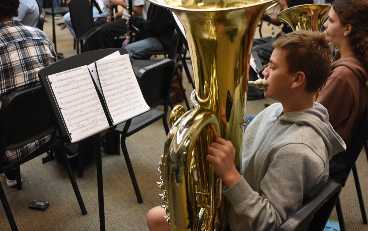 SJHHS wind ensemble rehearses “A Festive Holiday Christmas,” a piece that will be featured at the upcoming winter concert. A tuba player adds a deep, resonant tone to the music. The wind ensemble unites to use their instruments to the best of their ability.
