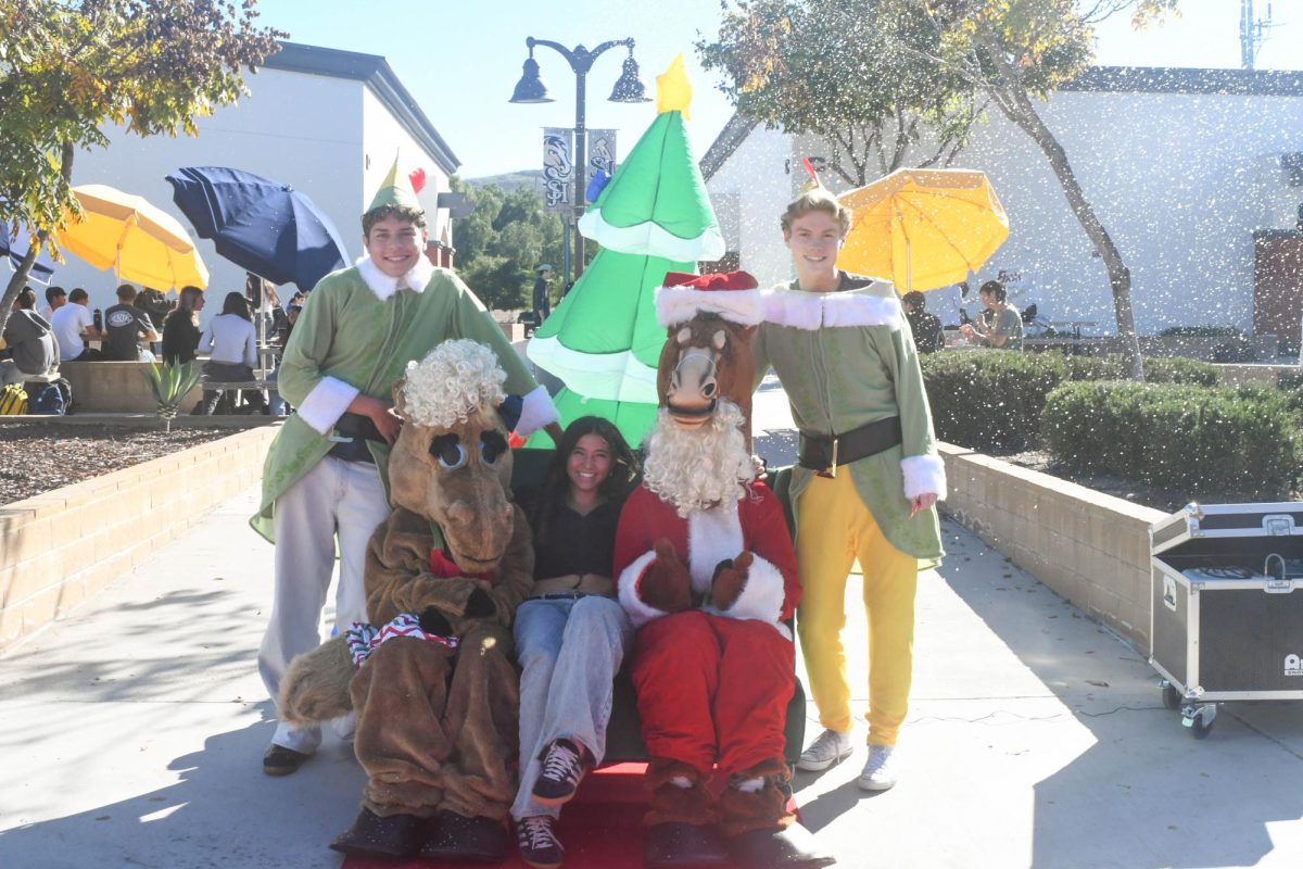 ASB’s winterfest hit SJHHS the week before finals, gifting their students hot chocolate, cookie decorating, and meeting Stanley and Stella Clause. 